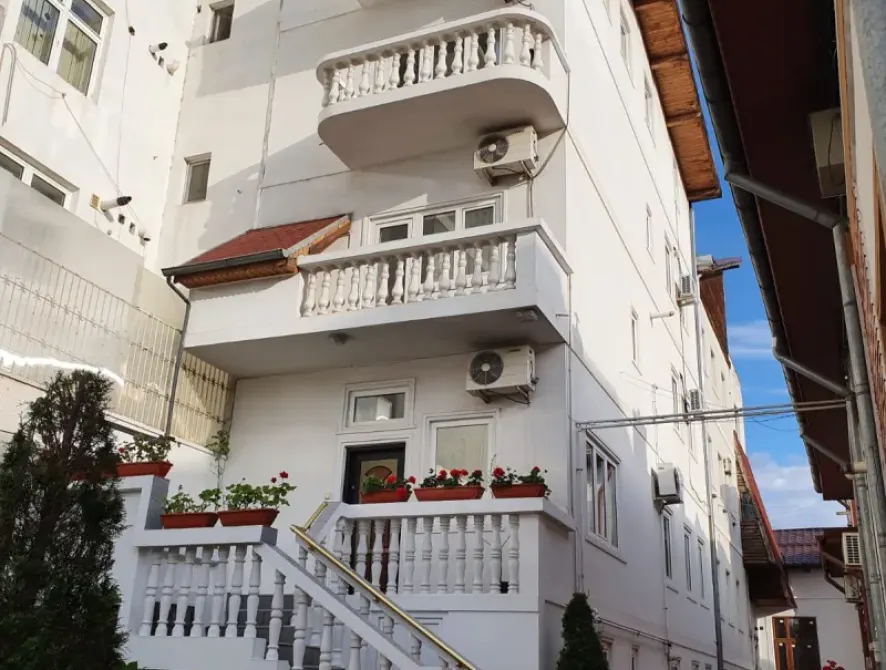 Inchiriere/vanzare vila generoasa D+P+3 ideala sediu firma