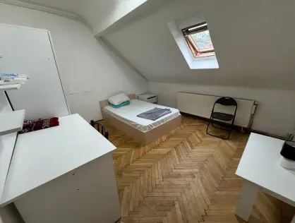 Inchiriere apartament spatios mansarda 5 camere in vila curte Cotroceni metrou Eroilor