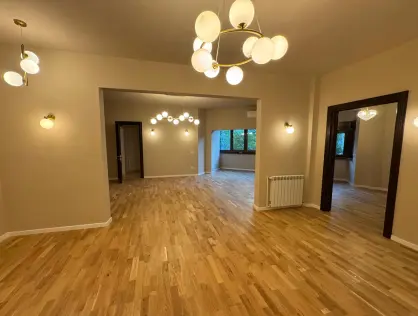 Inchiriere apartament renovat 4 camere in vila D+P+2 curte Cotroceni metrou