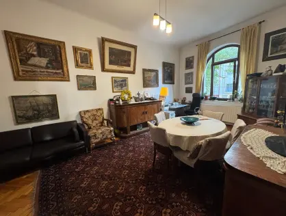 Vanzare apartament 4 camere in vila interbelica terasa curte intrare separata Cotroceni Romniceanu