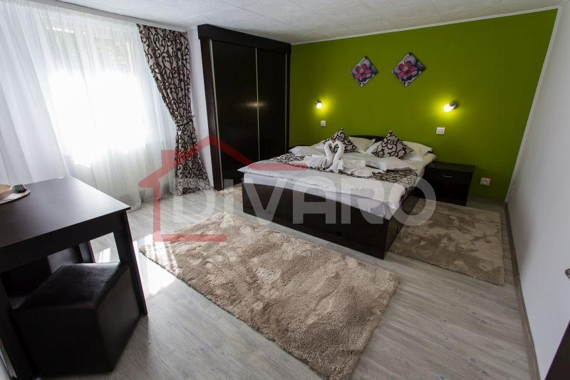 Ap 2 – dormitor cu pat matrimonial