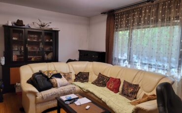 Vanzare apartament trei camere renovat garaj boxa Cotroceni
