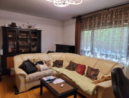 Vanzare apartament trei camere renovat garaj boxa Cotroceni