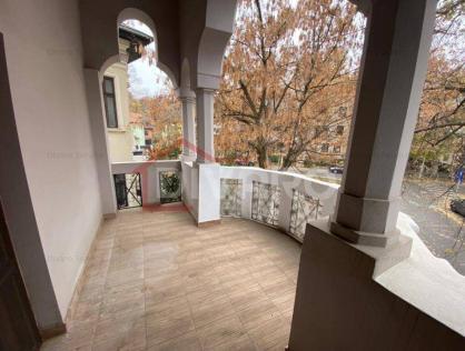 Inchiriere apartament trei camere terasa vila Cotroceni Romniceanu