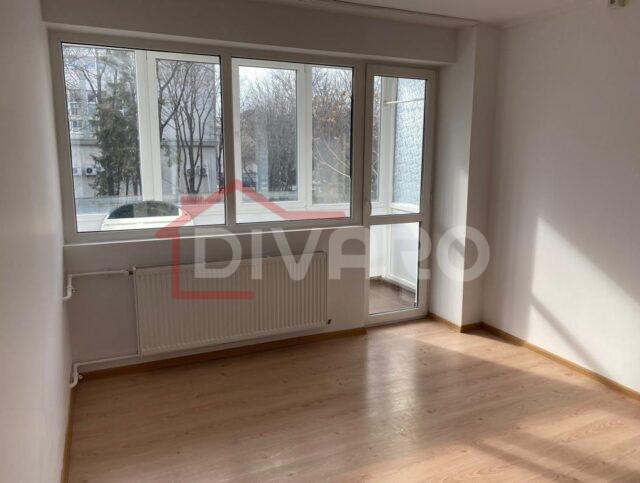 Vanzare apartament renovat doua camere vedere spate Ferdinand metrou