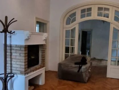 Vanzare apartament hochparter 123mp teren 258mp vila stil brancovenesc Victoriei