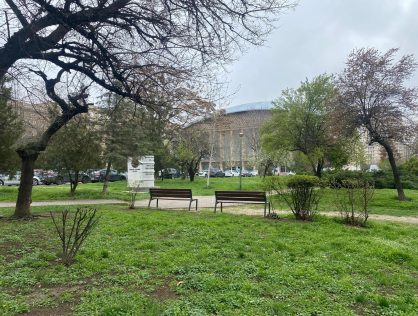Vanzare apartament trei camere imobil 1963 Sala Palatului Cismigiu