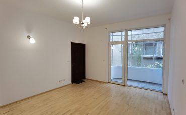 Vanzare apartament trei camere Cotroceni parter metrou Eroilor