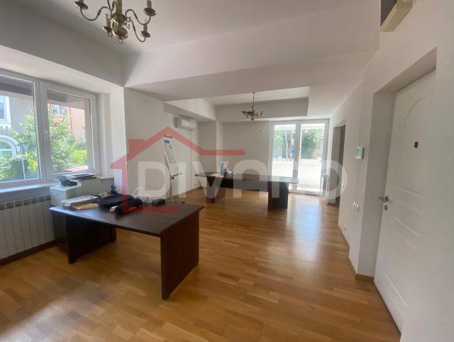 Inchiriere apartament hochparter trei camere imobil 2000 Cotroceni ideal birouri