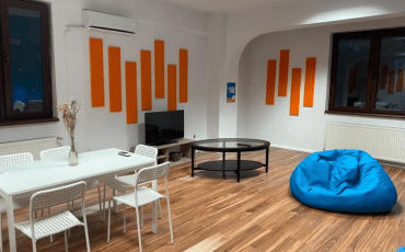 Inchiriere apartament spatios trei camere etaj doi plus mansarda Cotroceni Romniceanu