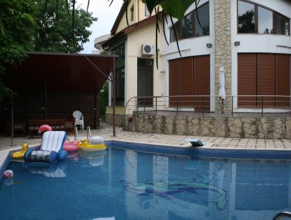Vanzare/inchiriere vila D+P+1+M gradina garaj piscina teren 2500mp Pipera padure