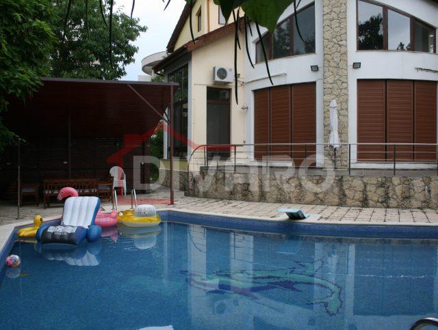 Vanzare/inchiriere vila D+P+1+M gradina garaj piscina teren 2500mp Pipera padure