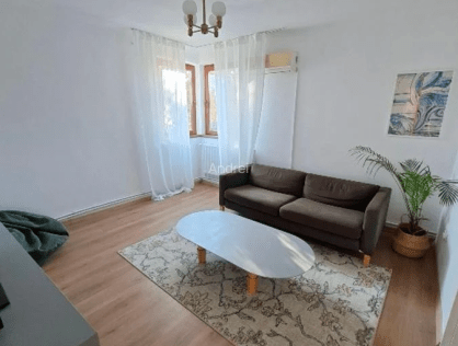 Vanzare apartament trei camere plus garsoniera la demisol vila interbelica Cotroceni