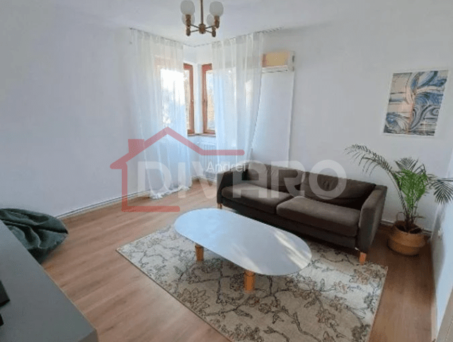 Vanzare apartament trei camere vila interbelica garsoniera demisol Cotroceni