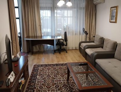 Vanzare proprietate cu doua case si intrari separate curte Giulesti