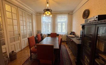 Vanzare apartament cinci camere vila D+P+2 Medicina Cotroceni