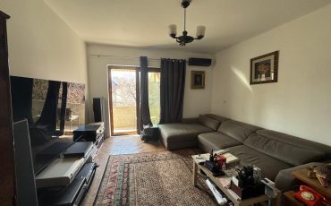 Vanzare apartament patru camere vila D+P+1+pod curte Cotroceni metrou Eroilor