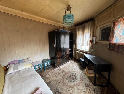 Vanzare garsoniera 26,4mp in vila mansarda cartierul Armenesc curte