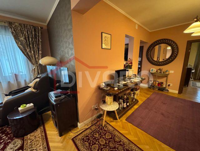 Vanzare apartament trei camere 84mp in vila garaj Cotroceni Medicina
