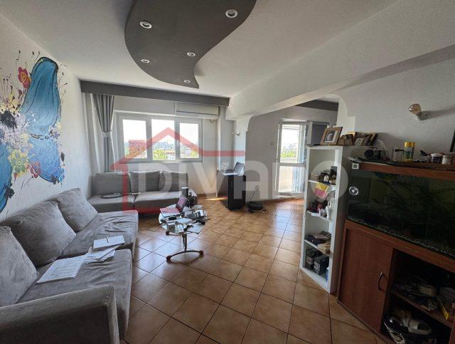 Vanzare apartament decomandat patru camere parcare Crangasi piata metrou